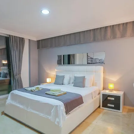 5 Bedroom 3370 فيلة