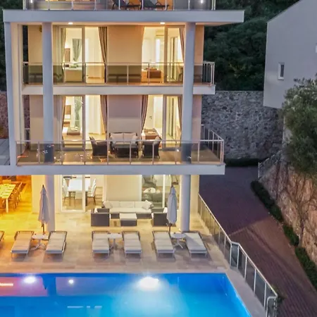 5 Bedroom 3370 فيلة *