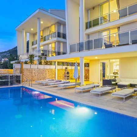 5 Bedroom 3370 فيلة