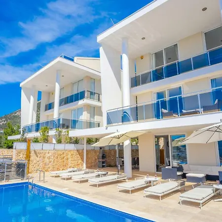 5 Bedroom 3370 فيلة