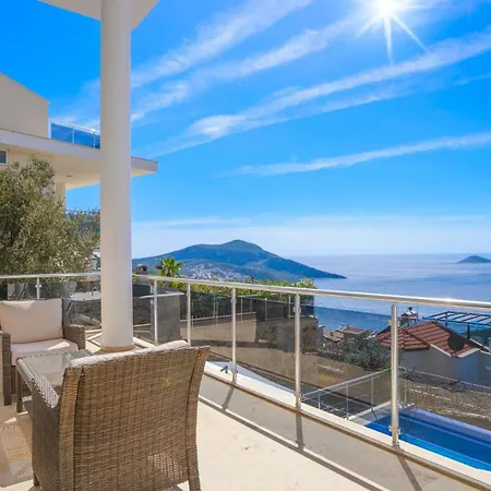 5 Bedroom 3370 *