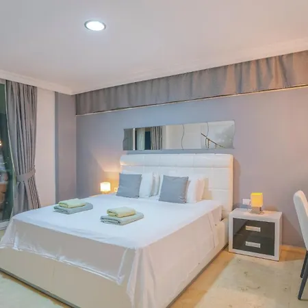 5 Bedroom 3370 Villa *