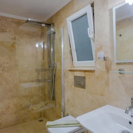 Villa 5 Bedroom 3370