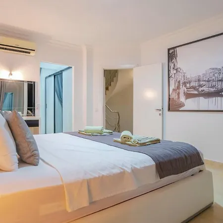 5 Bedroom 3370
